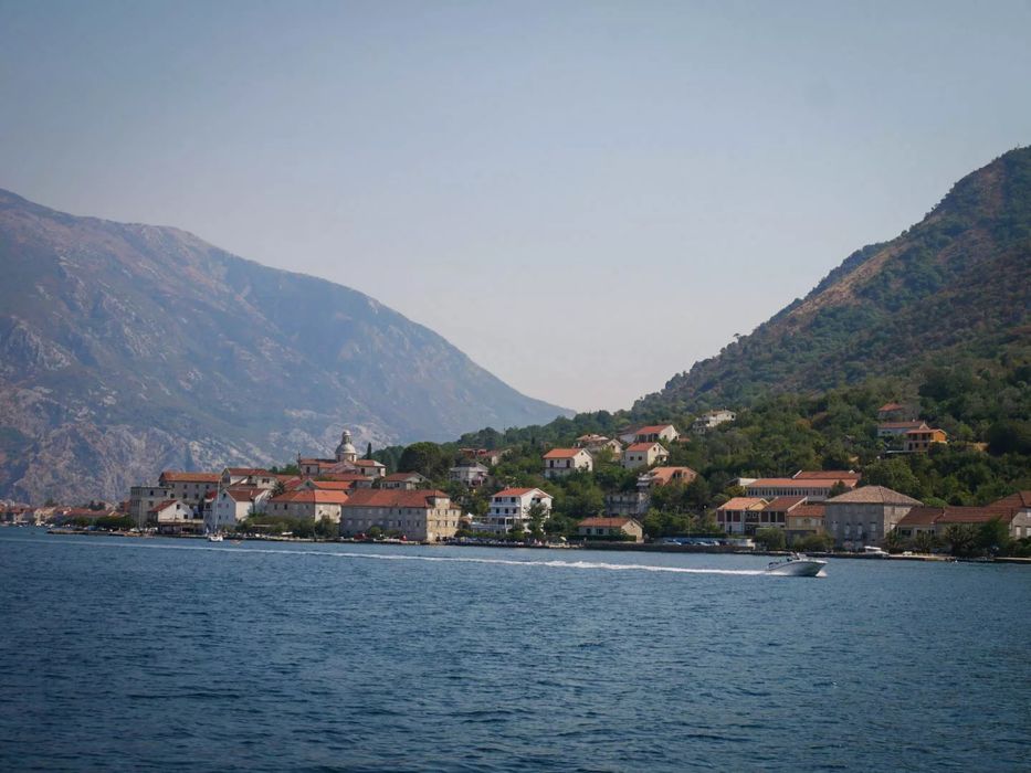 Нова квартира з ремонт в Чорногоріі, м Бар,на березі Адріатичного моря