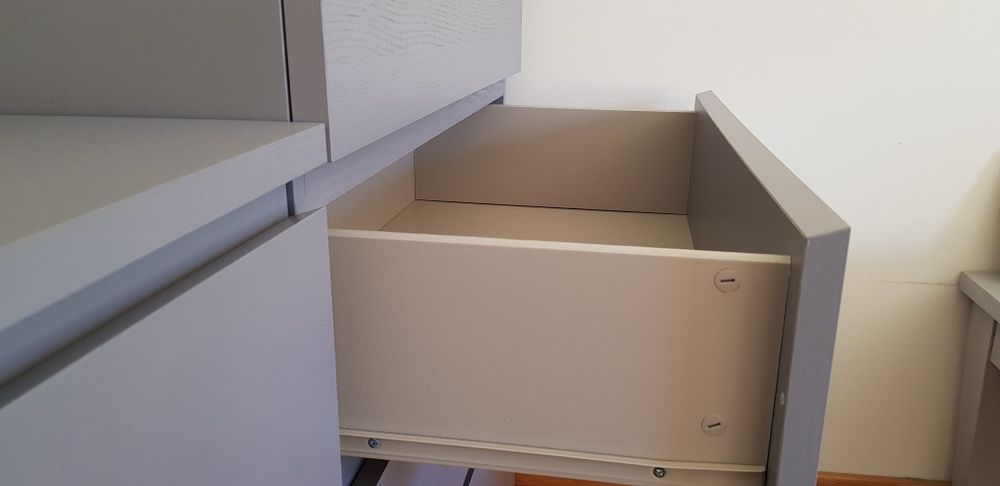 Comodas Malm cinzentas Ikea