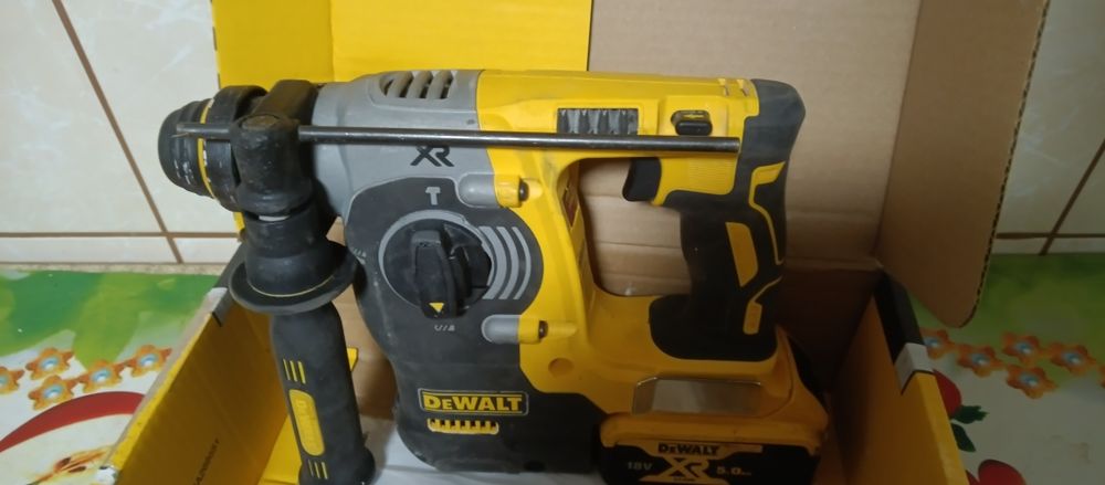 Młotowiertarka DeWalt dch 273 świąteczna cena