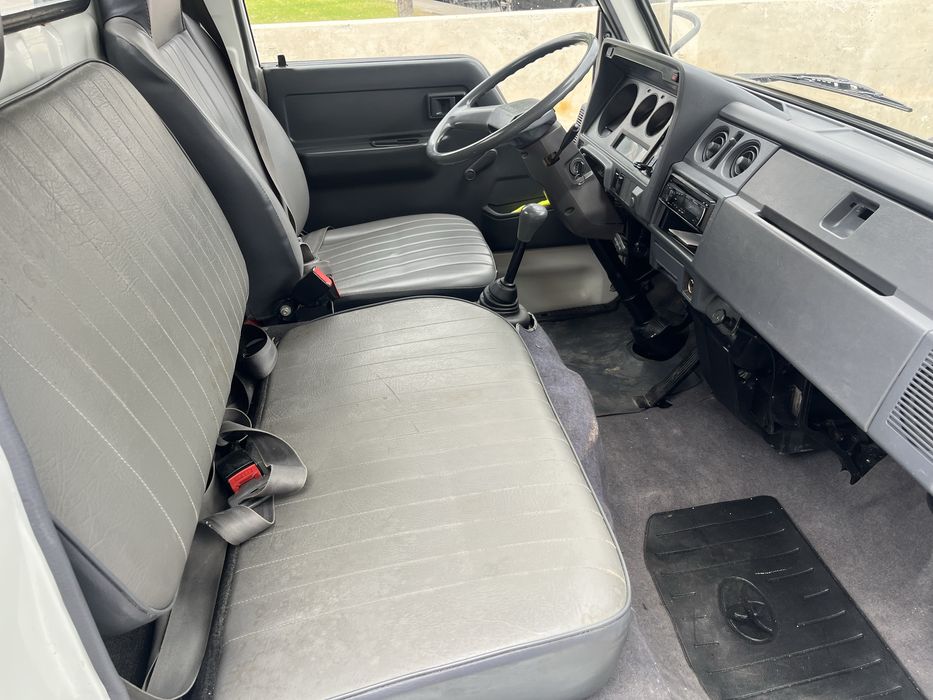 Toyota Dyna 150 lugares 3