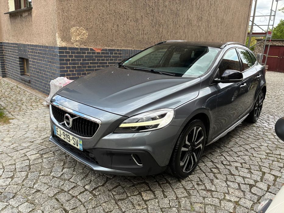 Volvo V40 Cross Country VOLVO V40 D2 Cross Country Oversta Edition