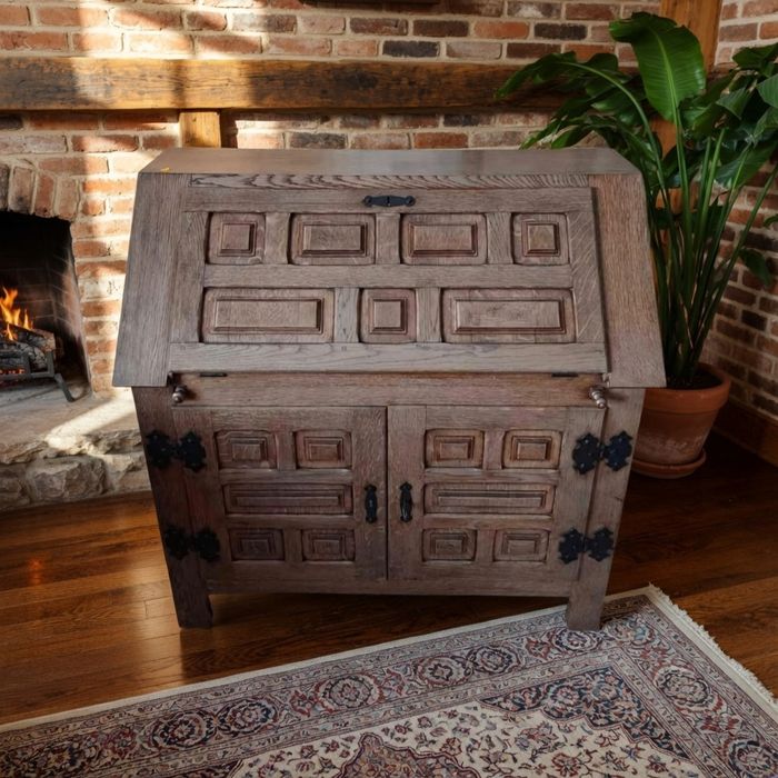 Duży drewniany sekretarzyk