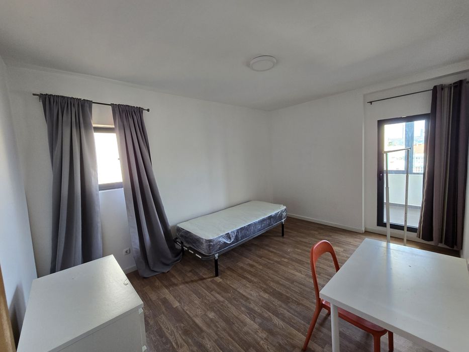 Quarto em Lisboa, perto do Polo Universitário da Ajuda / Universidade Lusíada / Hospital Egas Moniz