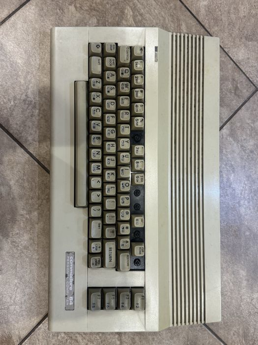 Komputer commodore C 64 C