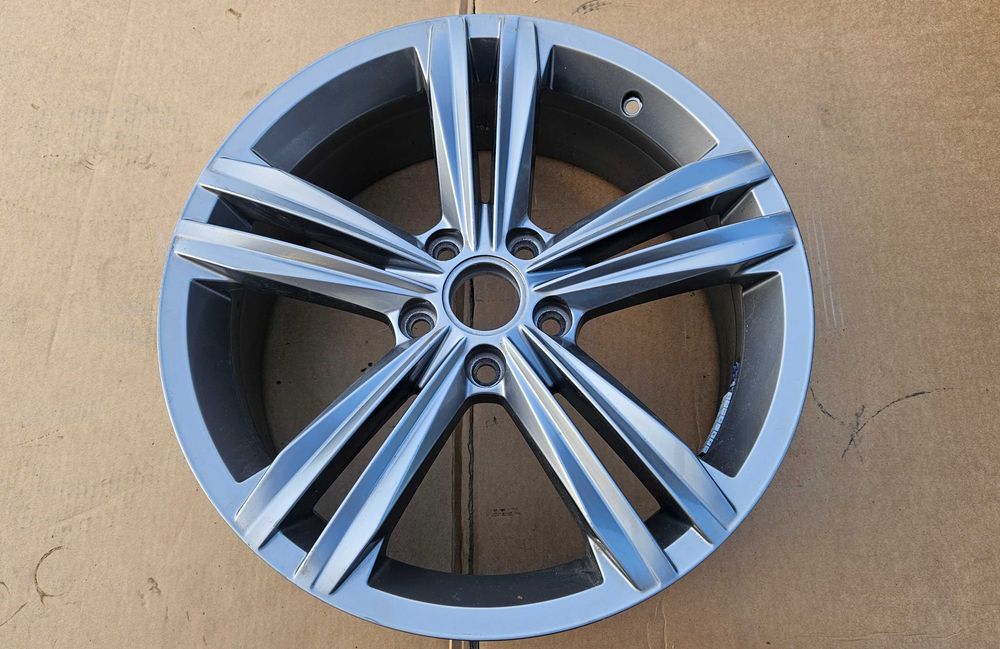 Felga Aluminiowa 2GA601025G 7.0Jx18H2 ET45 VW T-ROC 18