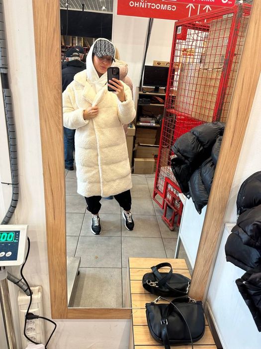 Шуба біла дорогого бренду Maniere de Voir , оригінал