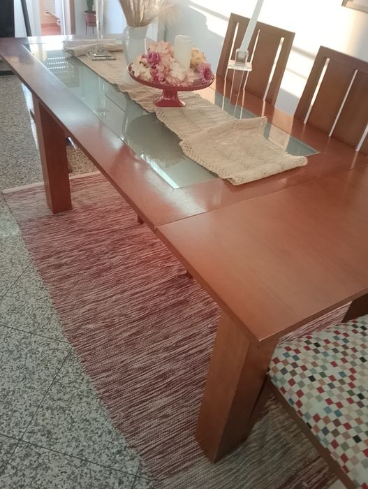 Mesa e 6 cadeiras