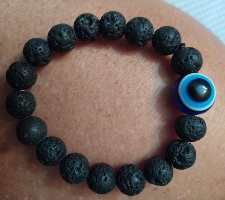 Pulseira em pedra vulcânica