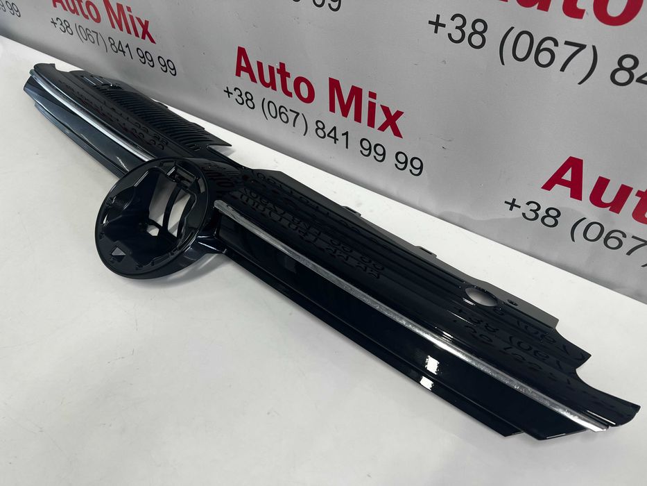 Решітка радіатора Volkswagen Golf 8 5H0853651N