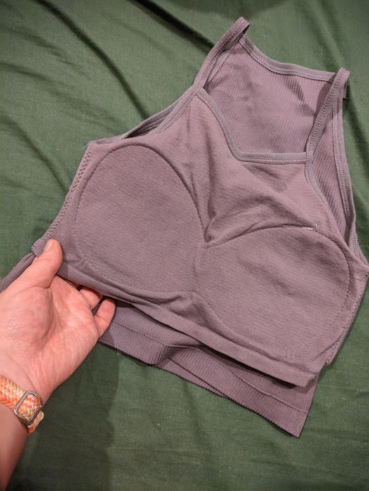 Топ з бюстгальтером