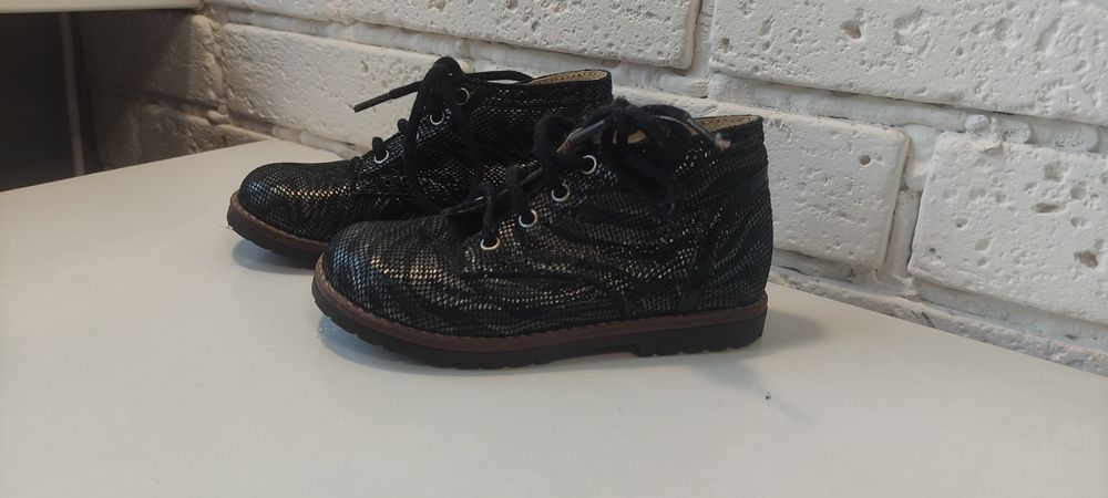 Ботіночки для дівчинки