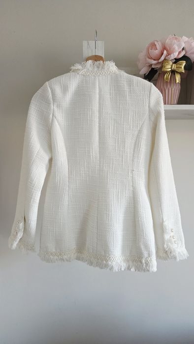 Biała kremowa marynarka z frędzlami guziki perły elegancka classic