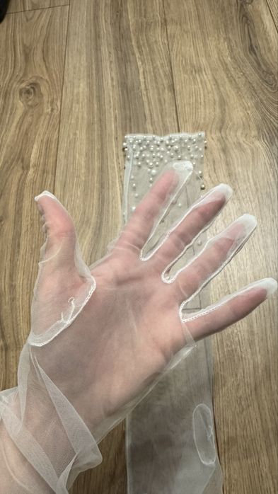 Koronkowe rekawiczki  z perłami do slubu
