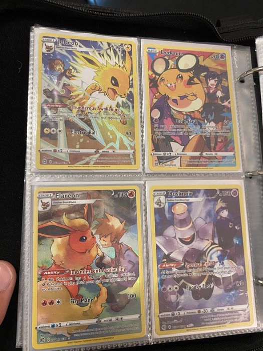 Cartas Pokémon, em estado perfeito.