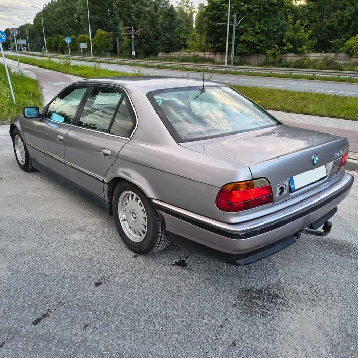 BMW Seria E38 740i Aspensilber-Mettalic