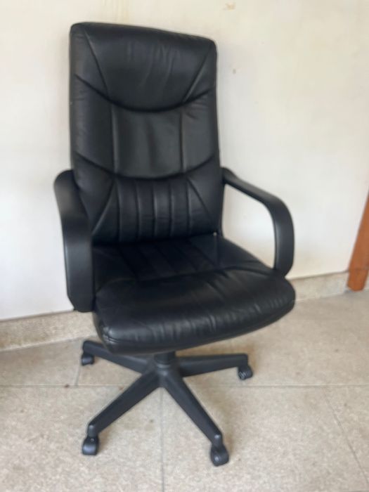 Cadeira escritório Preta