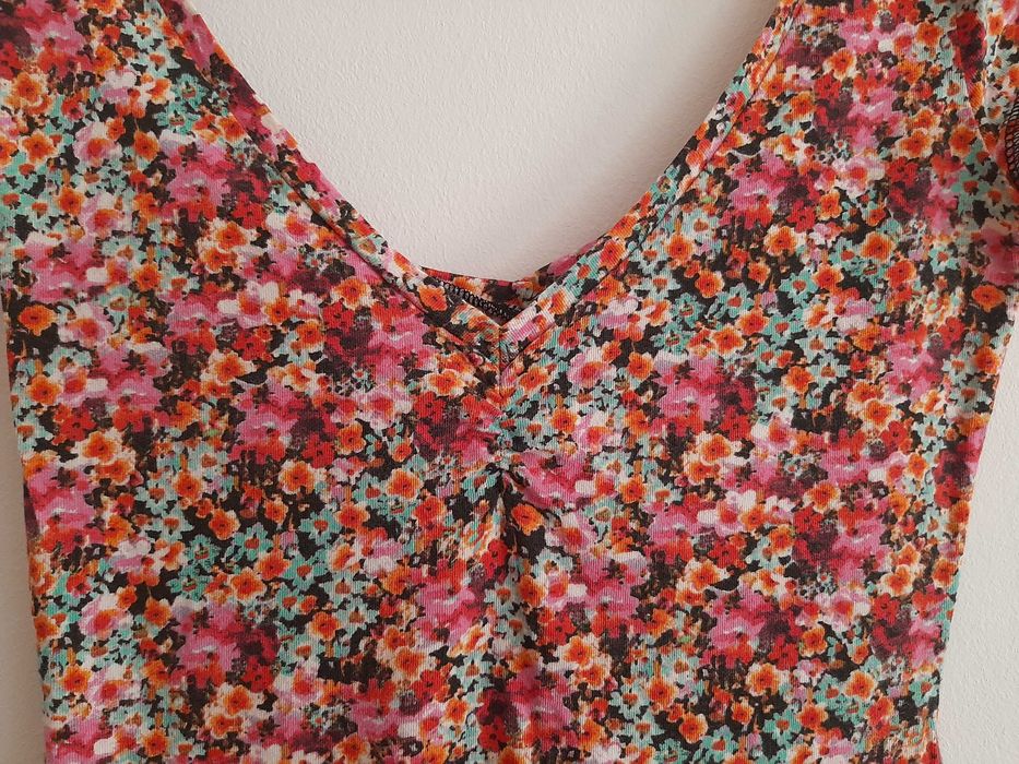 Top Bershka (padrão floral) NOVO - Tamanho S