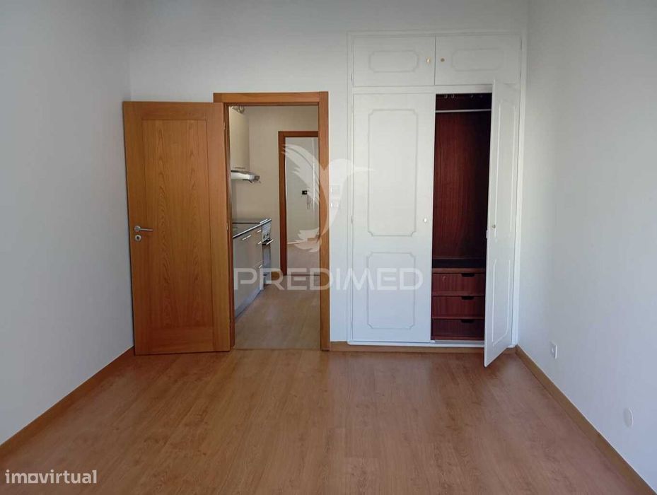 Apartamento T1 Monte Abraão remodelado, a 5 m da Estação Comboio — Alfragide, Lisboa