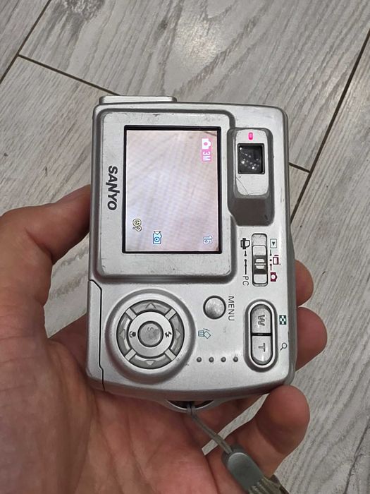 Aparat Cyfrowy Sanyo Xacti VPC-S3 | 3.2 MP | Zasilanie AA | Y2K Vintage | Sprawny