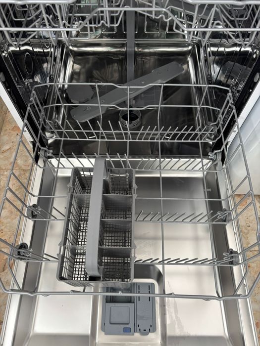 Máquina de Lavar Loiça Beko (Apenas 2 meses de uso – Como Nova!)