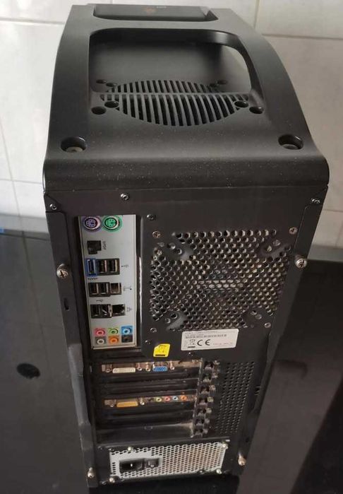 pc tsunami com monitor funciona a 100% Está ligado a funcionar 60,00€