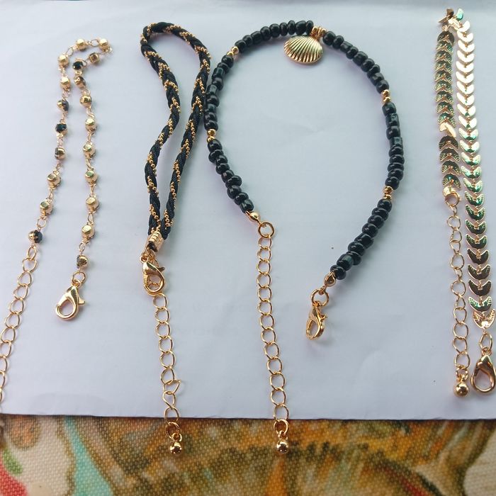 Vendo várioss tipos de bijuterias