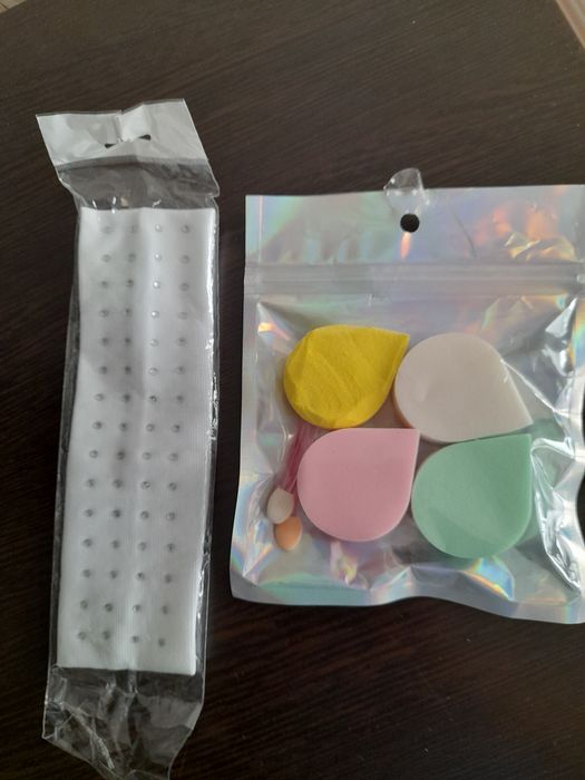 Продам повязку на голову + спонжи за 145 грн .