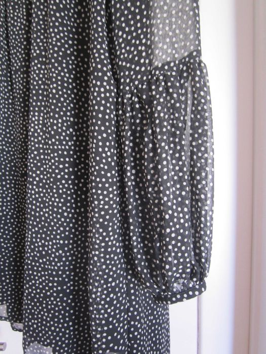 Vestido Zara Preto bolinhas brancas com forro midi, mangas em balão