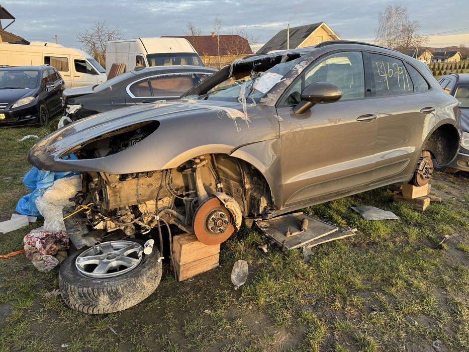 Porsche Macan запчастини