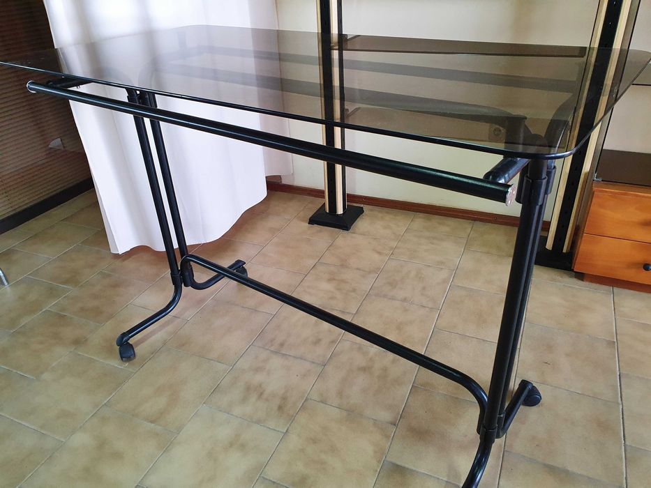 Manequins+Estante de parede (2 módulos)+ balcão caixa+ expositor