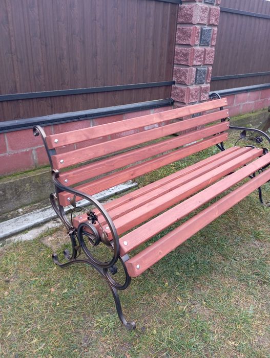 Продам лавочку з кованими перилами