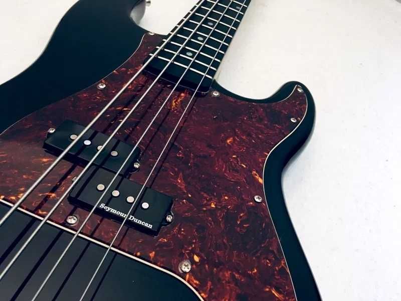 Baixos novos JMS com garantia. Modelos únicos montados à mão.