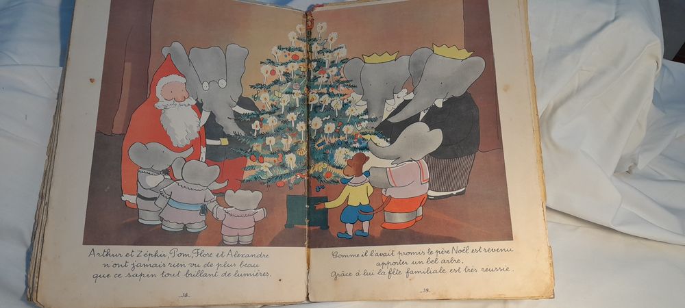 " Babar et le Pere Noel", Albums Babar, Hachette 1941.  Jean de Brunho