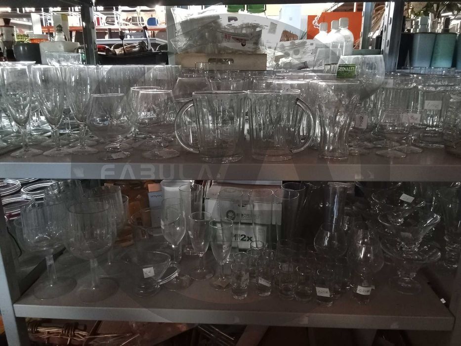 Copos / taças e jarras em vidro