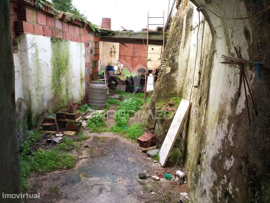 Moradia T6 para reconstrução no coração do Alandroal — com vista ma...