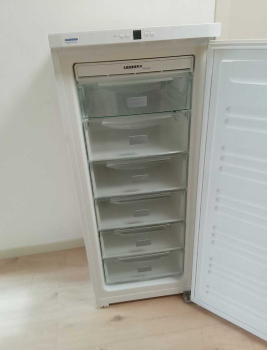морозильник Либхер на шесть камер новый размеры 145см*60см*60 см