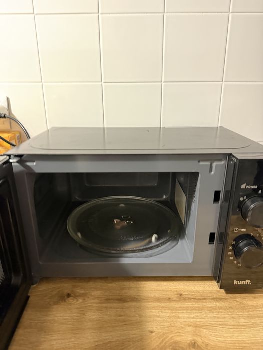 Micro-ondas KUNFT KMWO9173BK (20 L - Sem Grill - Preto)