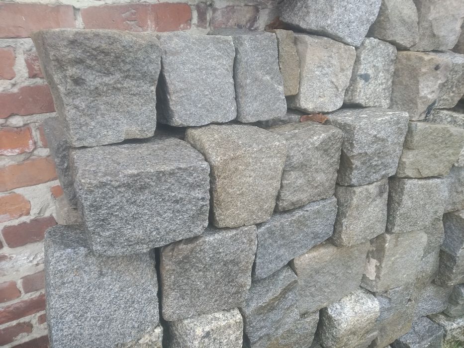 Kostka granitowa duża