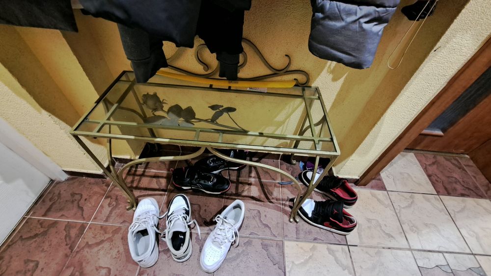 Wieszak i stolik do przedpokoju.Metaloplastyka,wyrob wlasny