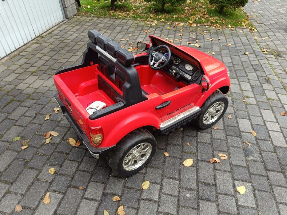 Ford ranger 4x4 na akumulator