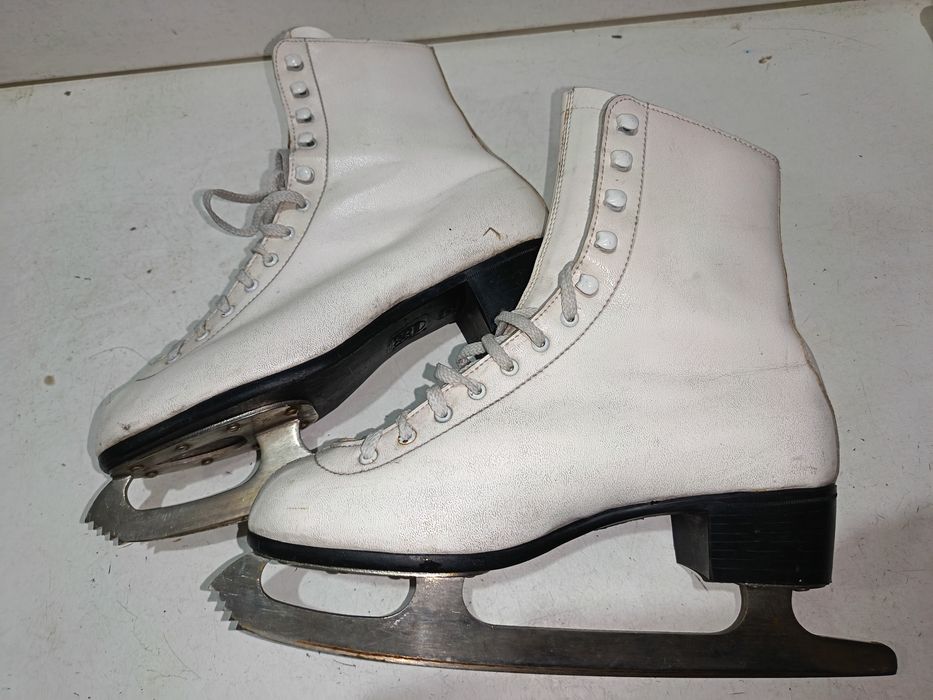 Łyżwy figurowe damskie skóra POLSPORT  rozmiar 38