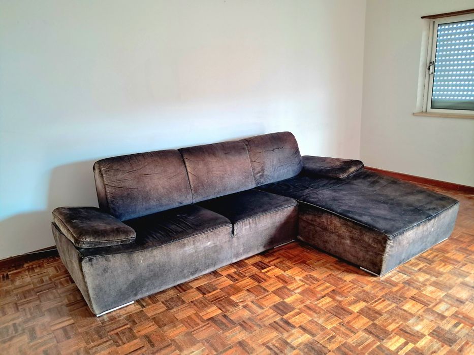 Sofá com chaise-longue tecido castanho