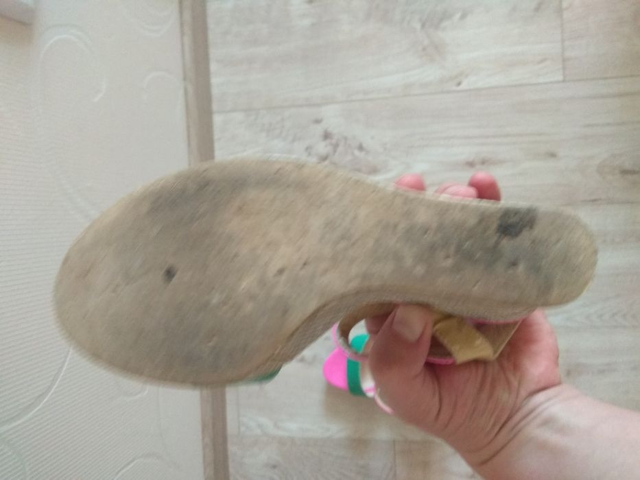 Продам якісні жіночі босоніжки