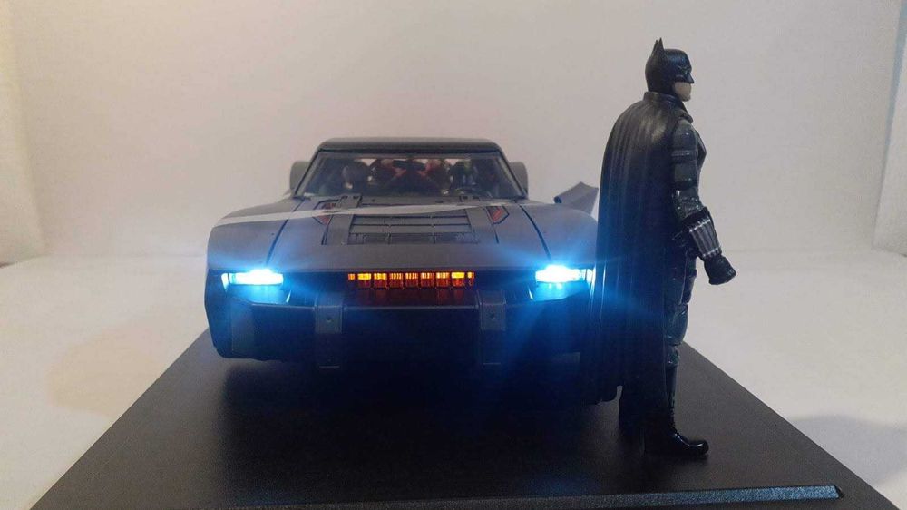 1/18 Batman Batmobile 2022 + figura -  Jada