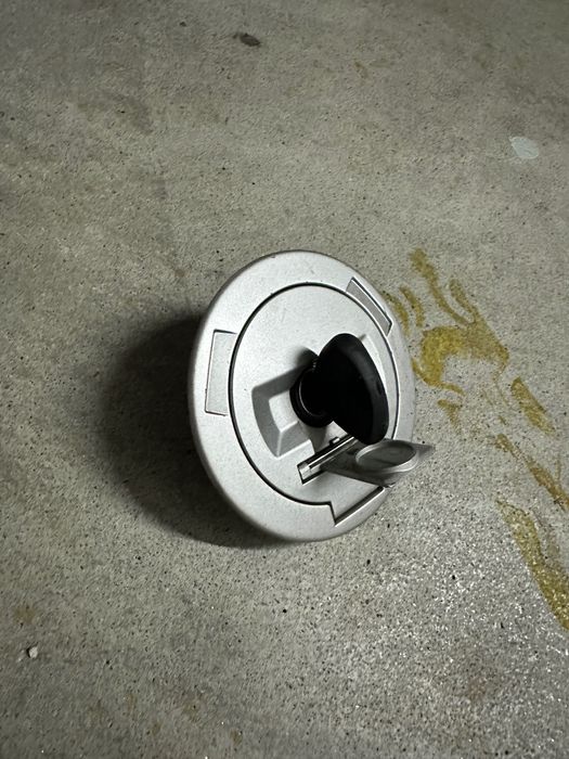 Depósito origem Bmw s1000rr 2010 c/ bomba gasolina e tampao