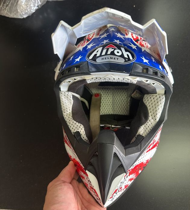 Capacete Motocross/Enduro Airoh – Como Novo (Pouco Uso)