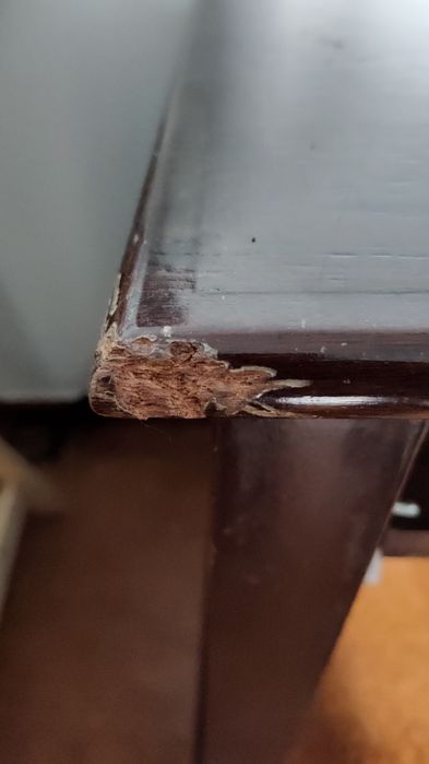 Cama, Mesa de Cabeceira e Secretária em Mogno