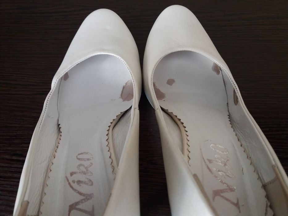 Свадебные бело-перламутровые туфли