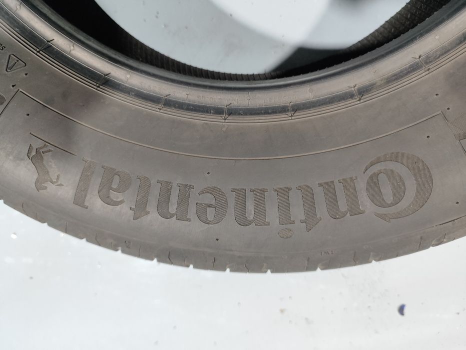 2 pneus semi novos 215-65R16 Continental - Oferta dos Portes