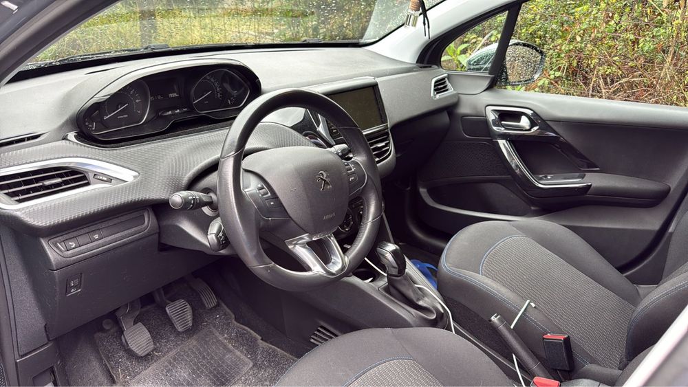 Peugeot 208 1.2 Signature